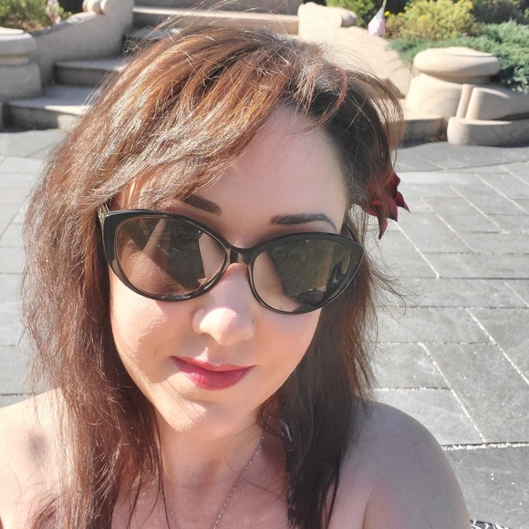 Meet your Posher, Melanie - Picture 1 of 1